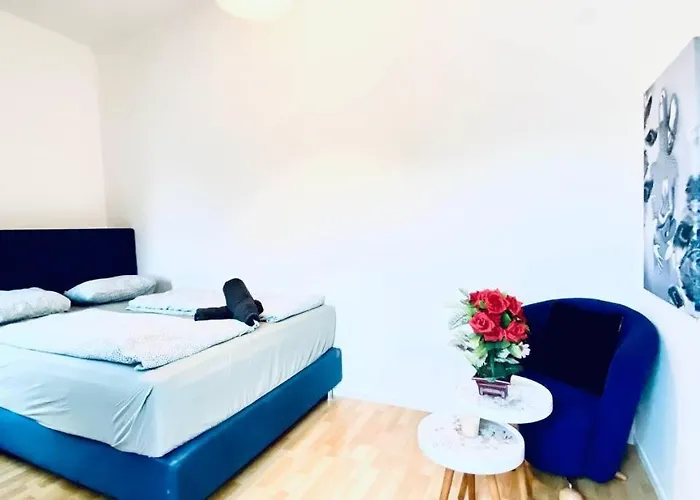 Private In Comfortable 4-bedroom *