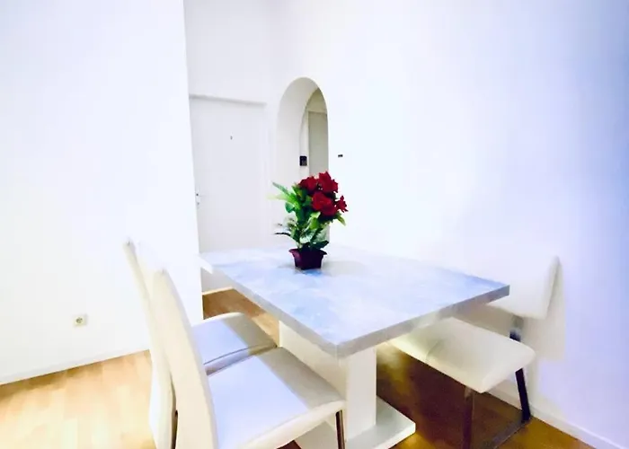 Private In Comfortable 4-bedroom * Viyana