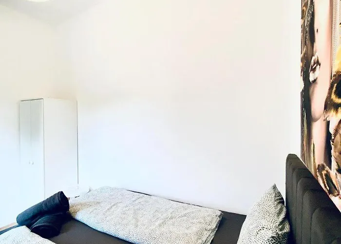Private In Comfortable 4-bedroom Viyana
