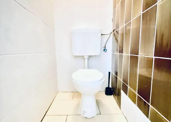 Private In Comfortable 4-bedroom *