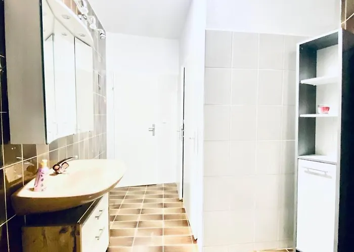 Private In Comfortable 4-bedroom Daire Viyana
